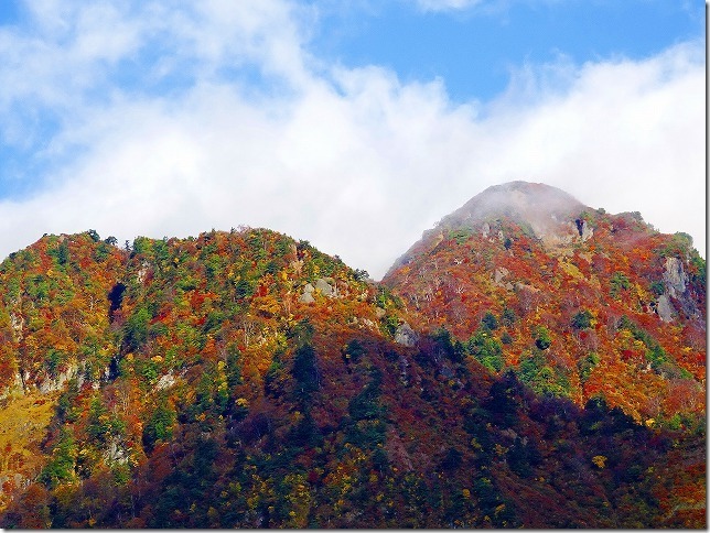八海山ロープウェー　山麓駅　紅葉