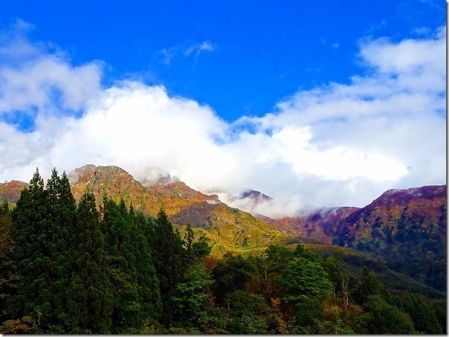 八海山ロープウェー　山麓駅　紅葉