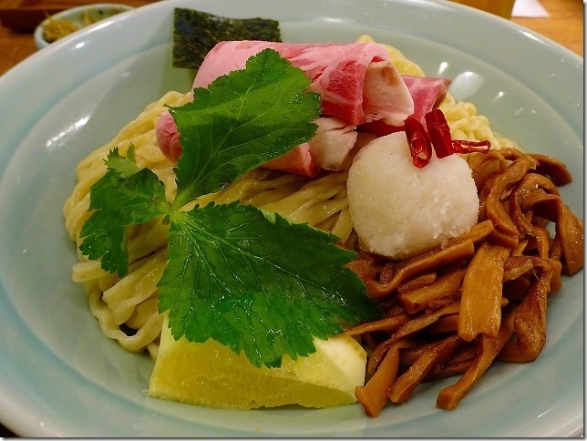 伊吹煮干つけめん　箸とレンゲ　東京都　杉並区　阿佐ヶ谷