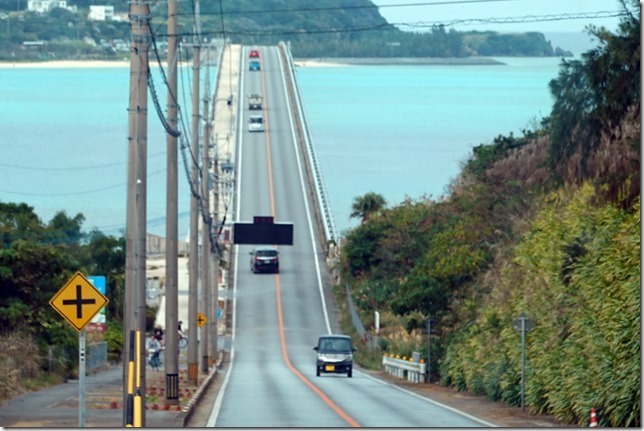 古宇利大橋(1.96km) 古宇利大橋(1.96km)