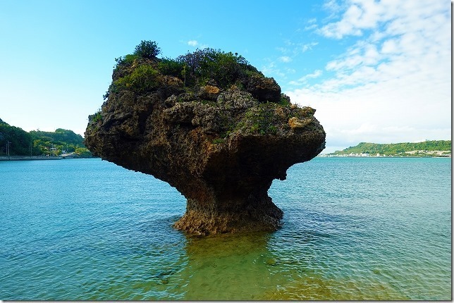 浜比嘉島(はまひがしま)アマミチューの墓(沖縄県 うるま市) 浜比嘉島(はまひがしま)アマミチューの墓(沖縄県 うるま市)